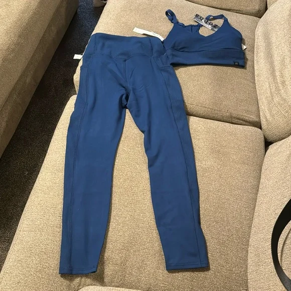 Zobha- leggings and bra - Picture 1 of 11